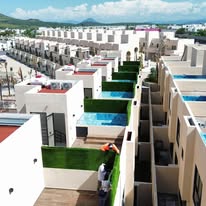 Instalación de pasto sintético